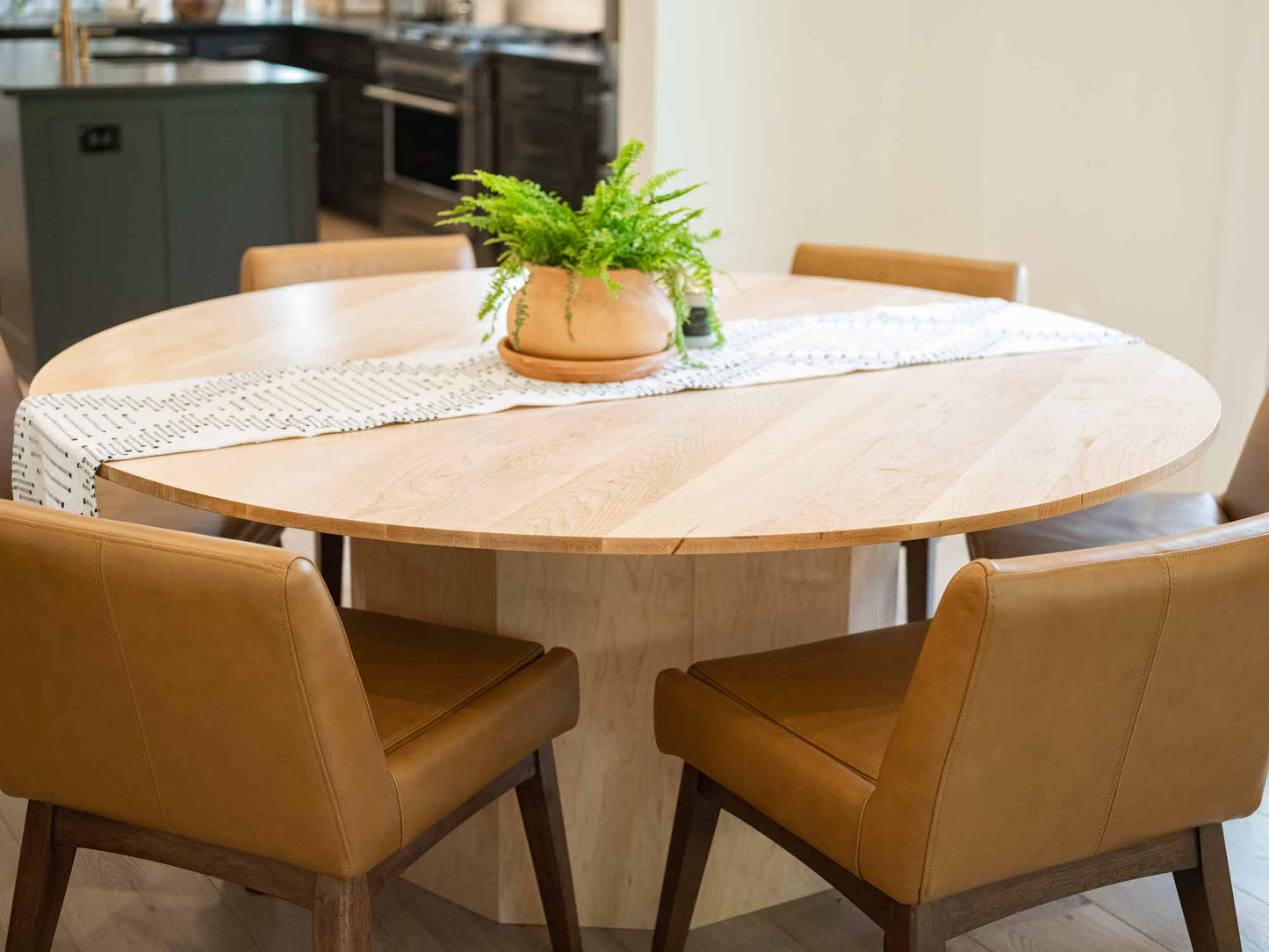 NASHVILLE Round Dining Table