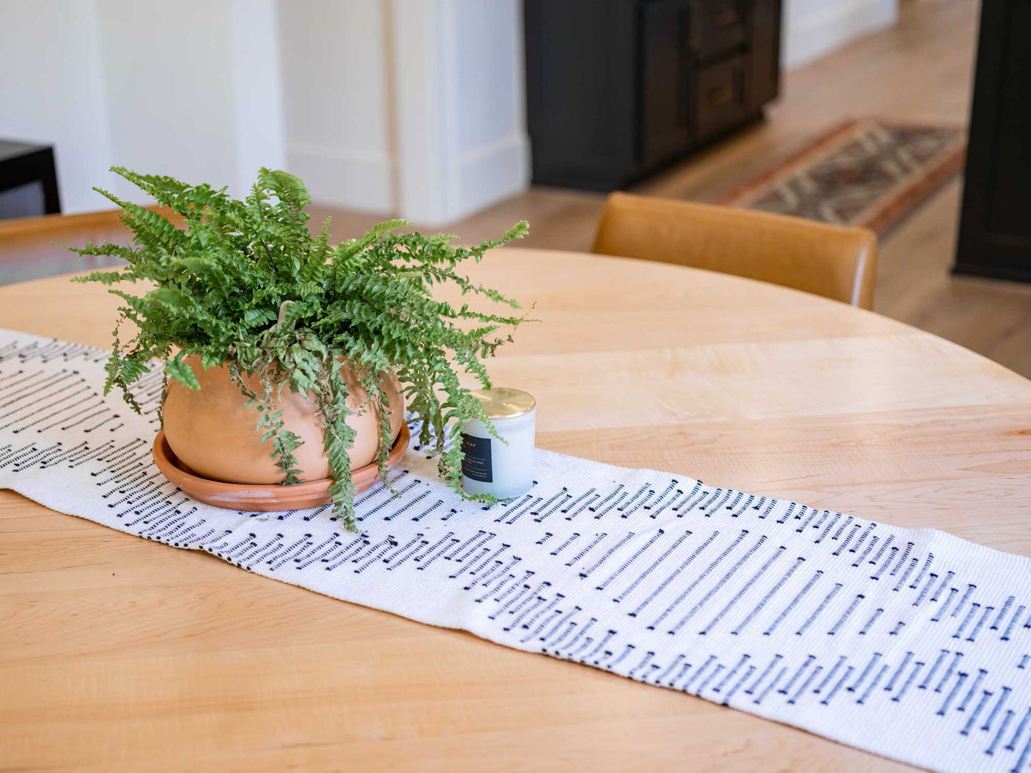 NASHVILLE Round Dining Table